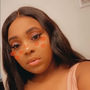 Meet your Posher, Mia